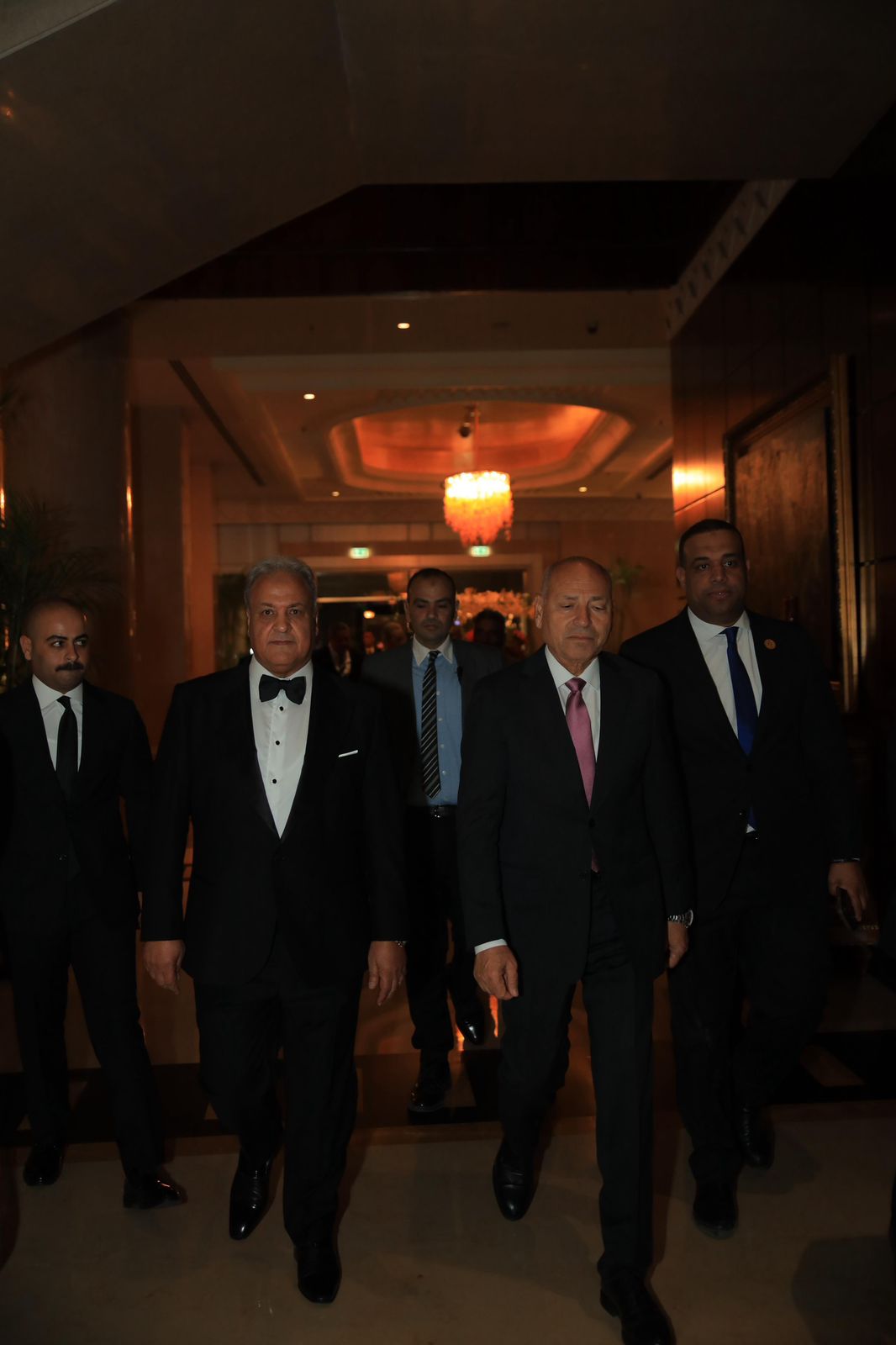 اللواء جمال عبدالباري مع ضيوفه (1)